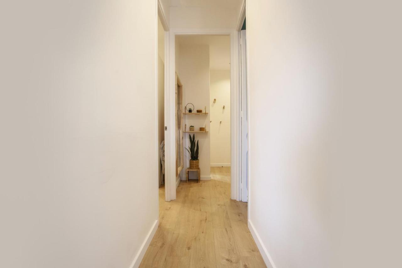 63mal1030 - Beautiful Near The Sagrada